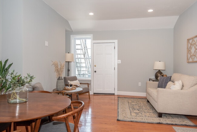 Building Photo - 318 N Duke St