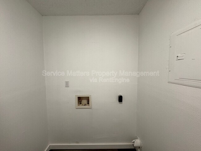 Building Photo - 485 N Fairfield Dr