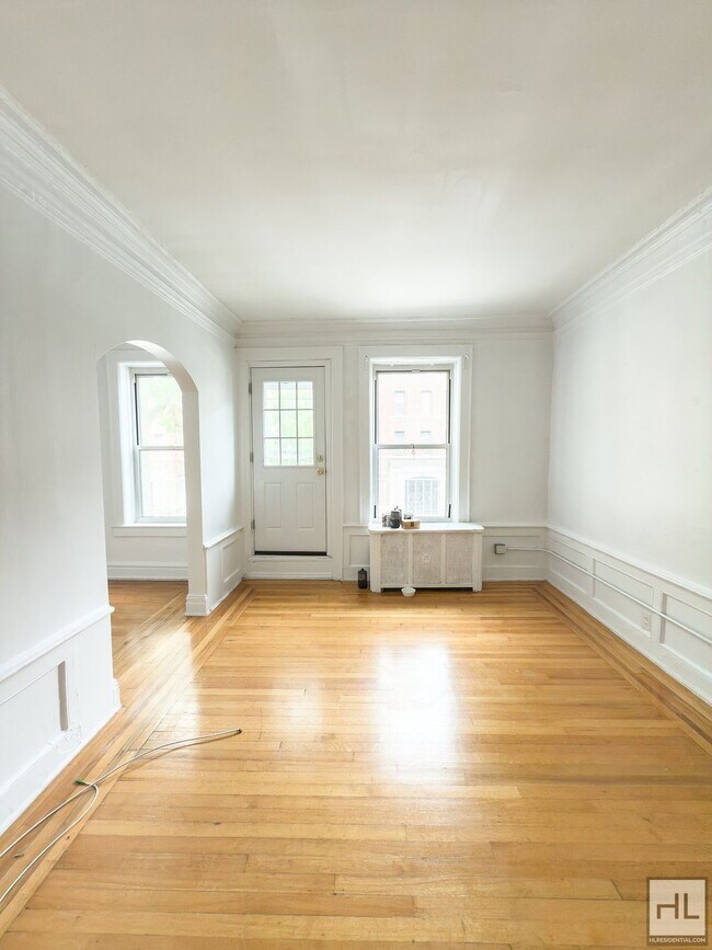 Building Photo - Beautifully Renovated 3-Bedroom with Priva...