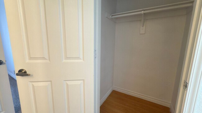 Building Photo - 4370 Sandy River Dr