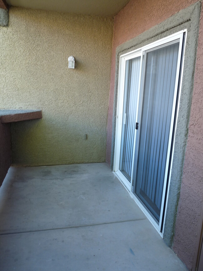 Building Photo - SOUTHWEST 2 BEDROOM, 2 BATH CONDO IN GATED...