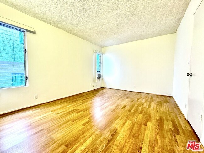 Building Photo - 9157 Alcott St
