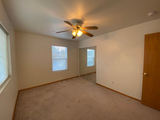 Building Photo - Large Dupont Home ~ Northwest Landing Comm...