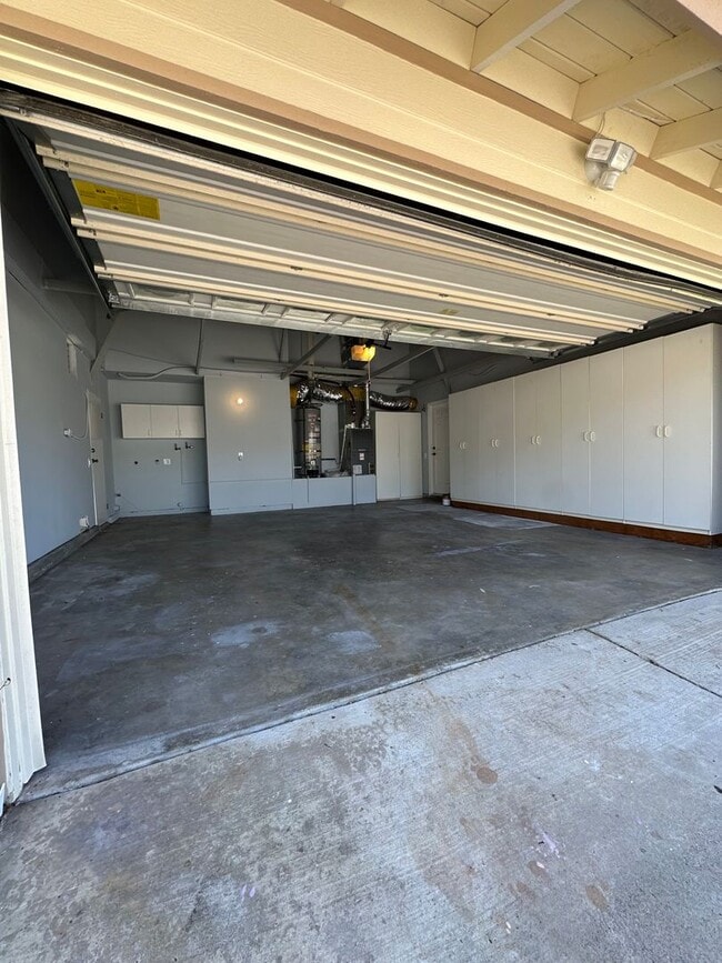 Building Photo - Lake Forest House with 4 bed 2 bath plus loft