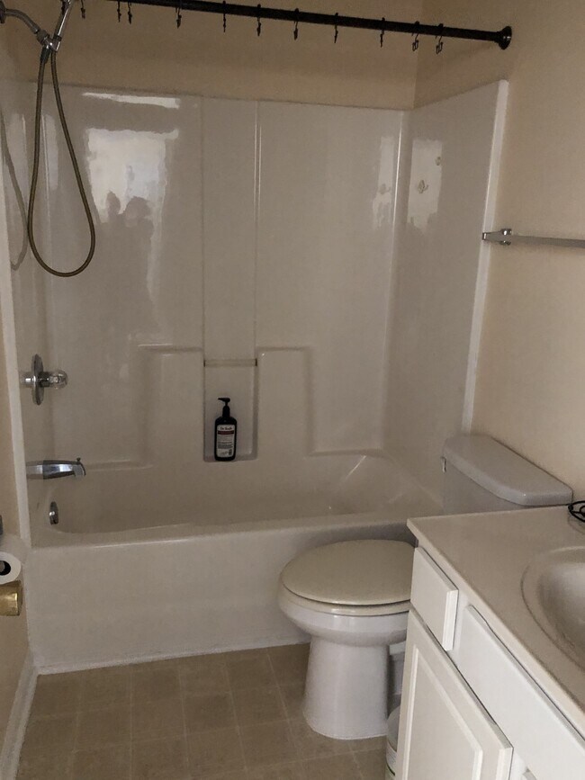 Building Photo - 2407 James St