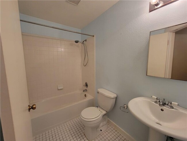 Building Photo - 1061 Canterbury Trail