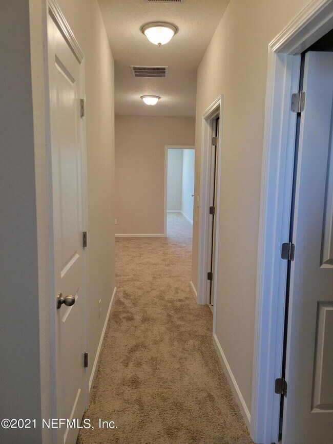 Building Photo - 334 Pine Bluff Dr