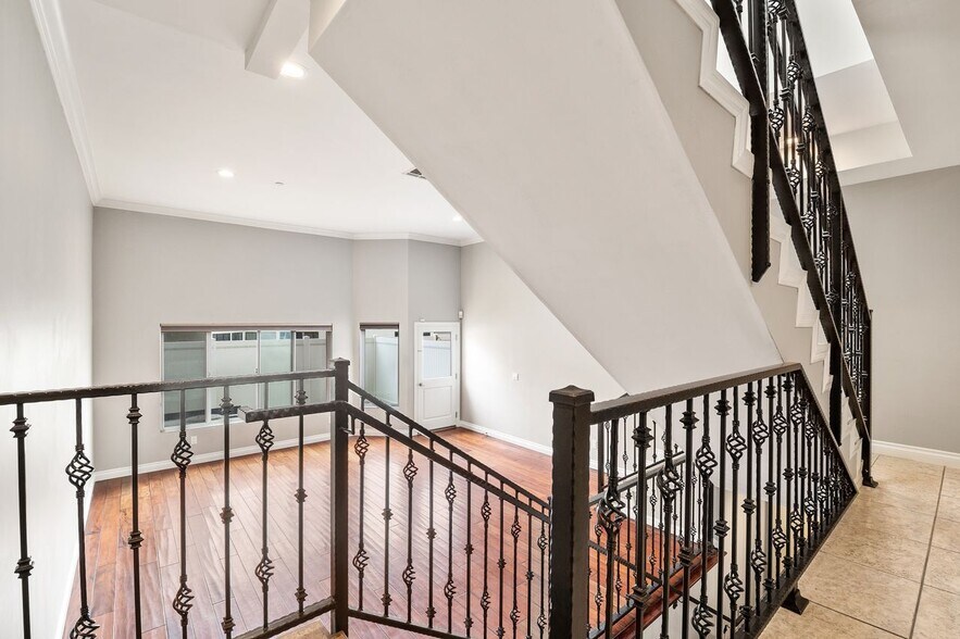 Building Photo - 5241 Colodny Dr