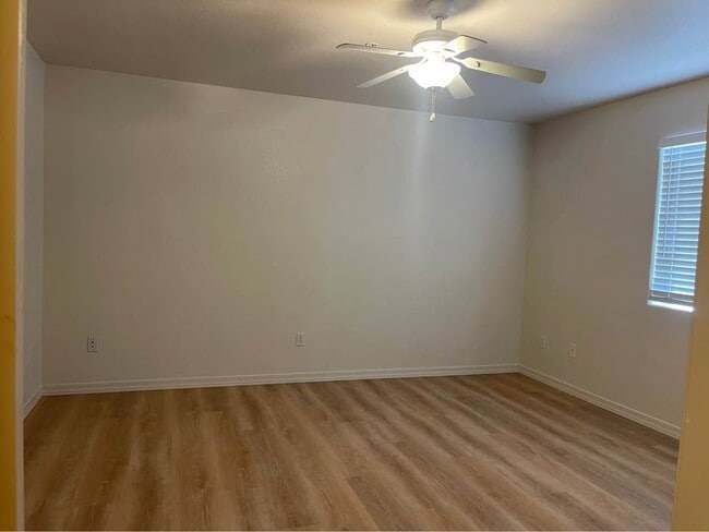 Building Photo - 3320 Tomahawk Dr