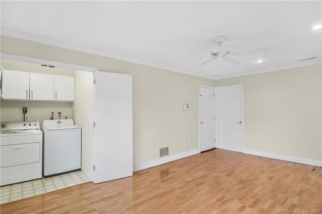 Building Photo - 73 Dora St