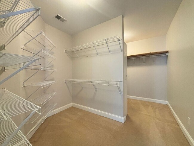 Building Photo - Available 1/15. Beautiful Remodeled 5 BR/4 BA Home in Park West!
