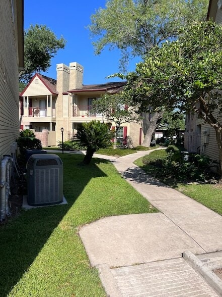 Building Photo - 2120 El Paseo St