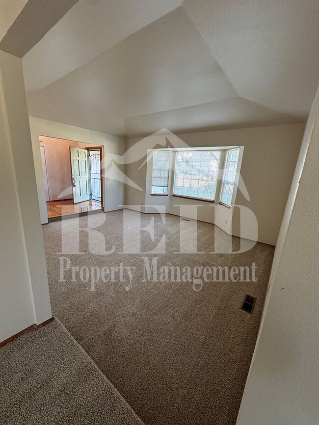 Building Photo - 979 NW Calypso Cir