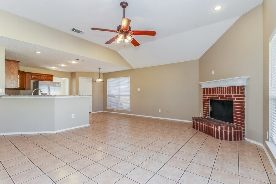 Building Photo - 528 Cambridge Dr