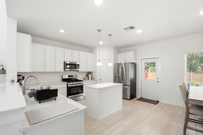 Building Photo - 4821 Magnolia Spgs Dr