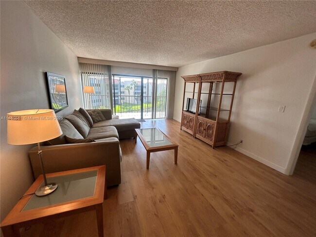 Primary Photo - 230 Lakeview Dr
