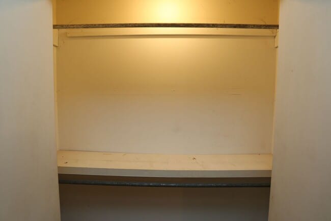 Building Photo - 2 Bedroom townhome