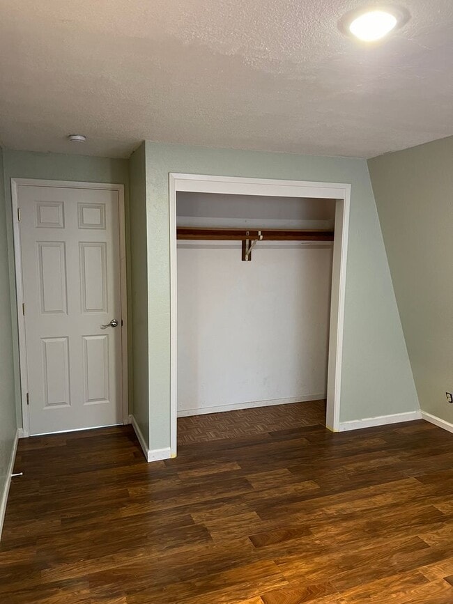 Building Photo - Pine Grove Guest House for rent