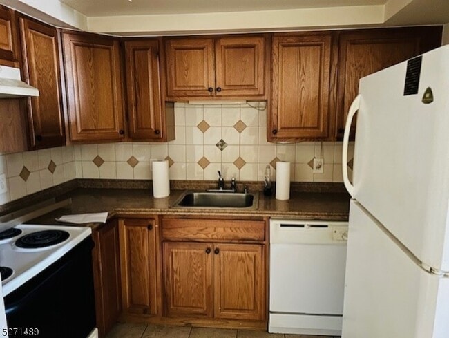 Building Photo - 16 Walling Ave