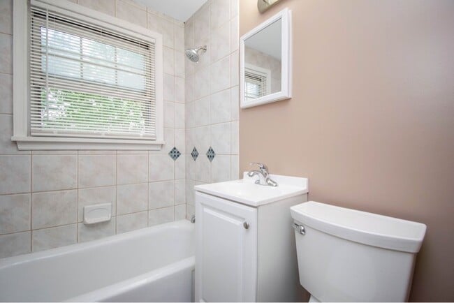 Building Photo - 1540 Memorial Ave