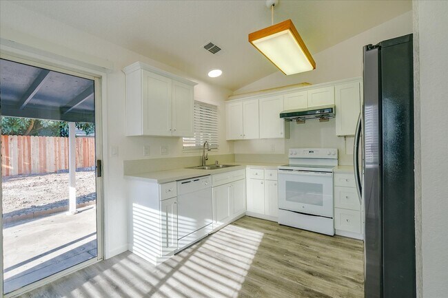 Building Photo - 5337 Saint Barts Ct