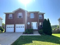 Building Photo - 3 Bedroom 2 1/2 Bathroom Home with fenced ...