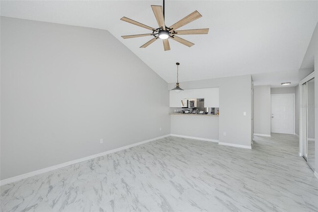 Building Photo - Beautifully Updated Condo