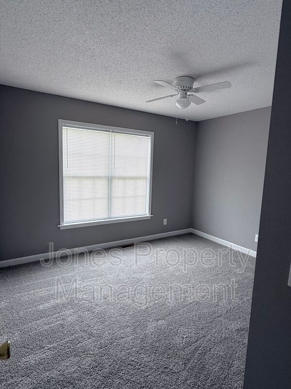 Building Photo - 176 Third Avenue