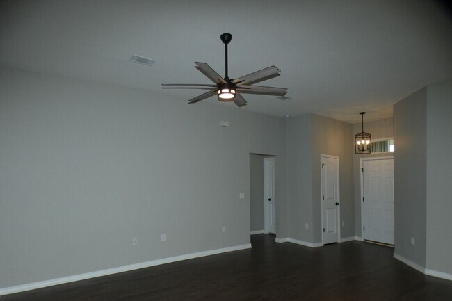 Building Photo - 3-Bedroom Home - The Woodlands