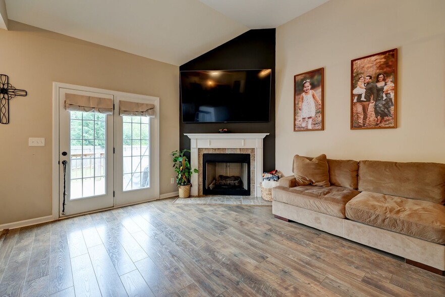 Building Photo - 430 Woodtrace Dr