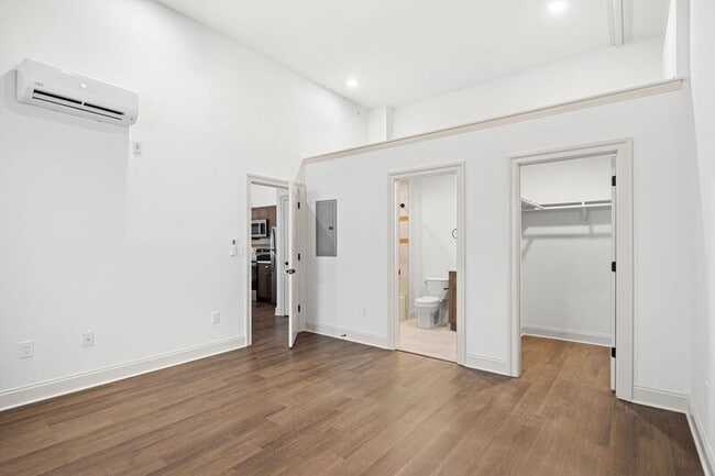 Building Photo - 401 Martin St