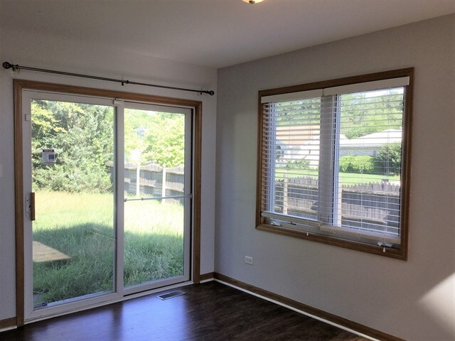 Building Photo - 262 Lakeview Ct