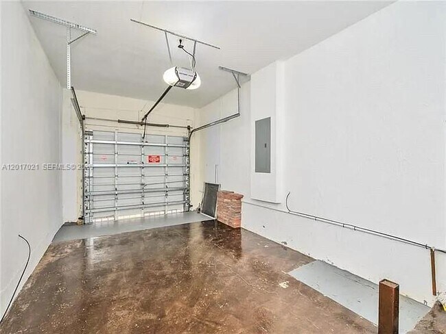 Building Photo - 7772 NW 114th Pl