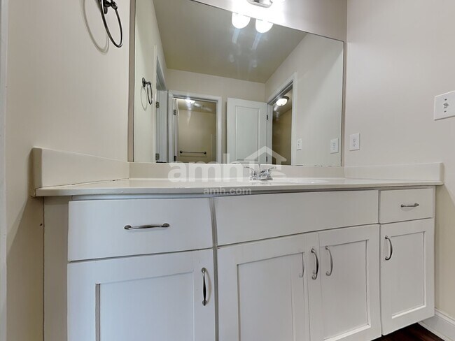 Building Photo - 202 Monarch Way