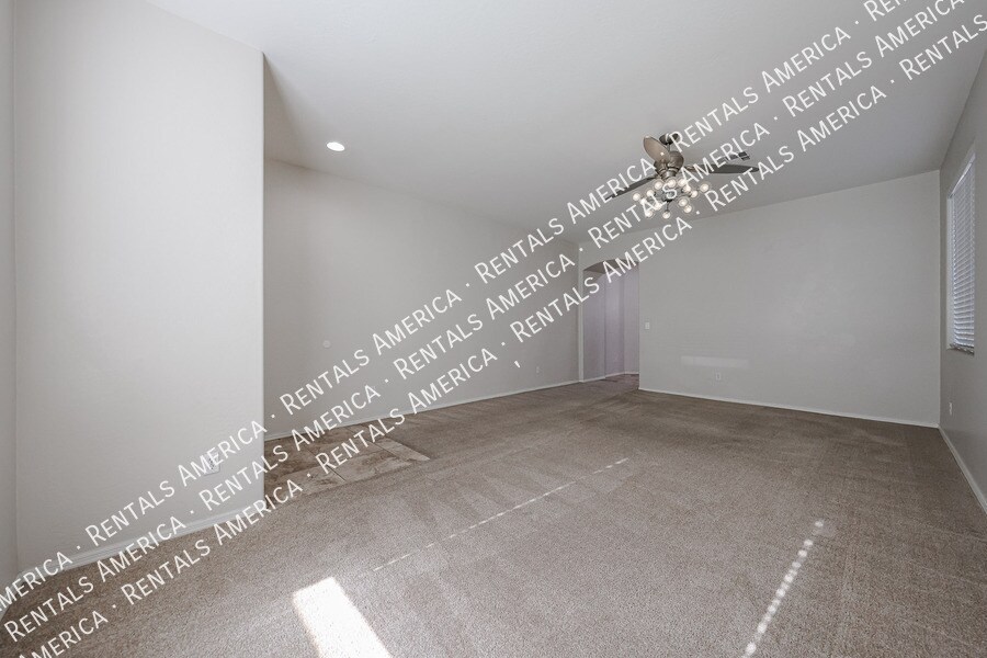 Building Photo - 44388 W Oster Dr