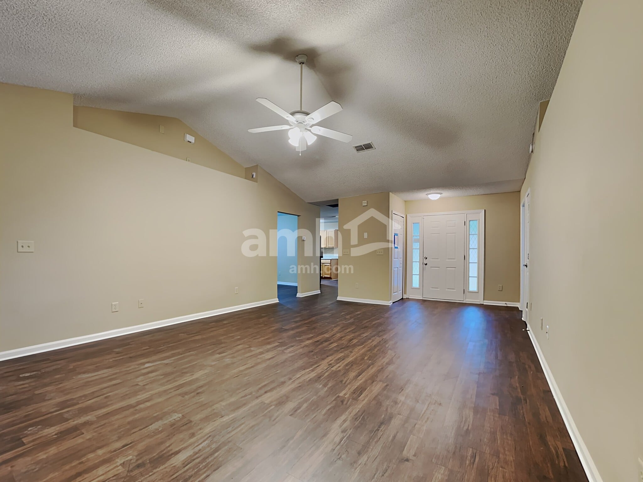 Building Photo - 1852 Willesdon Dr E