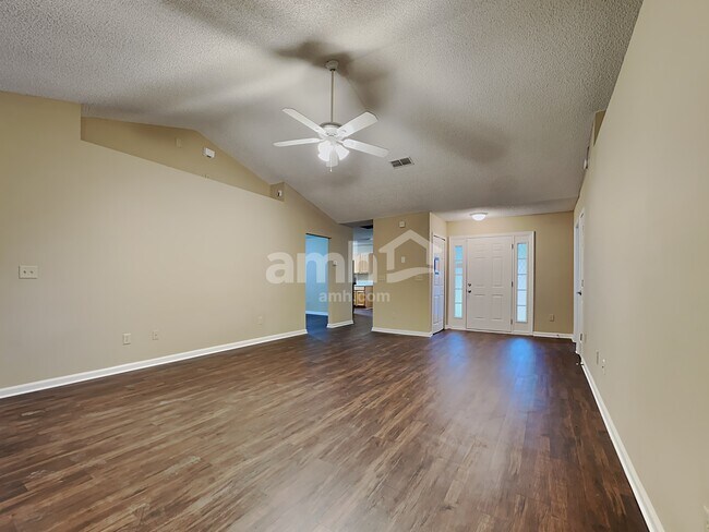 Building Photo - 1852 Willesdon Dr E