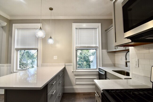 Building Photo - 61 Gates St