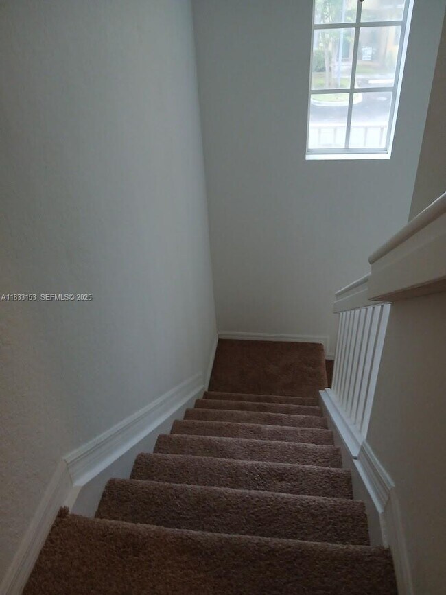 Building Photo - 1909 SW 60th Ave