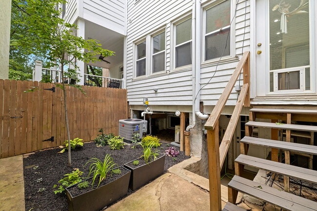 Building Photo - Beautiful, Spacious and Convenient in the HEART of DC