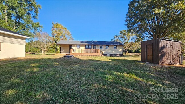 Building Photo - 5040 Pless Rd