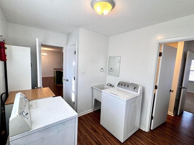 Building Photo - 1405 Webb Ridge Rd