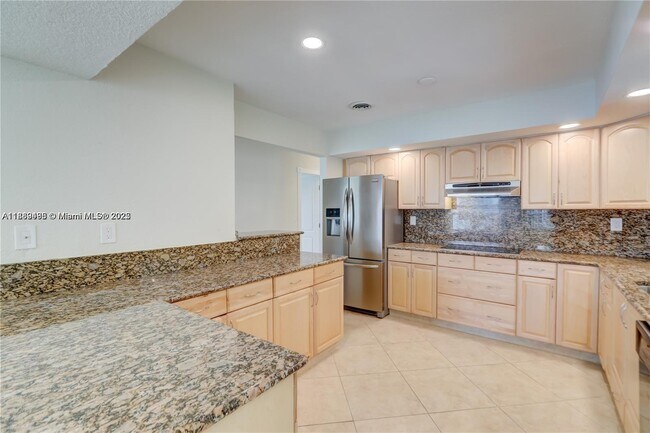 Building Photo - 308 N Crescent Dr