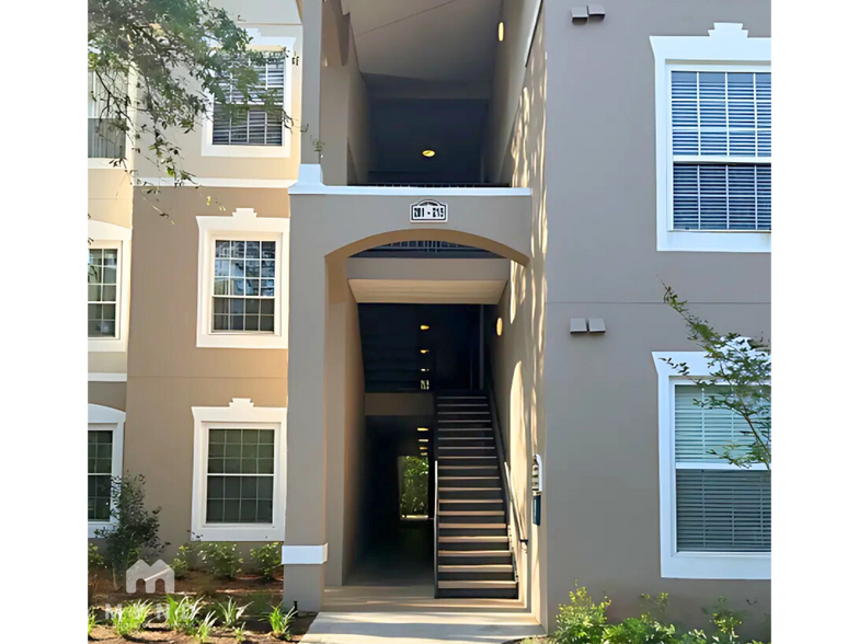 Primary Photo - 10550 Baymeadows Rd