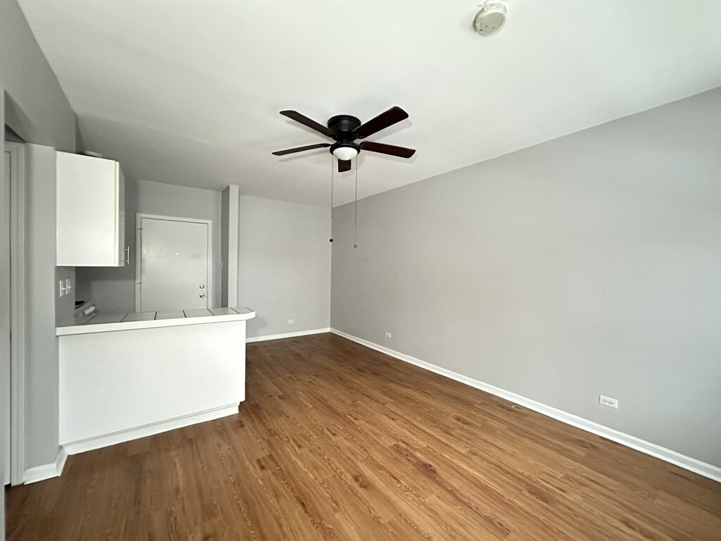 Building Photo - 4031 N Kenmore Ave