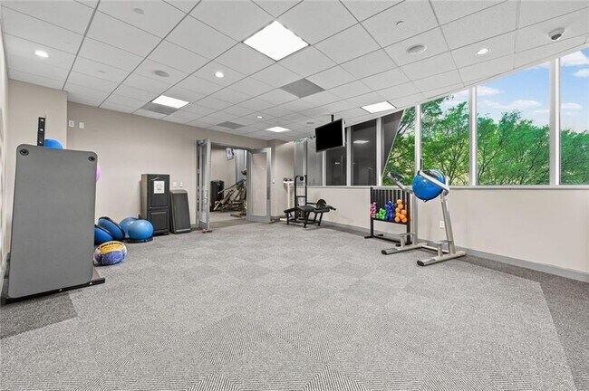 Building Photo - 3338 Peachtree Rd NE