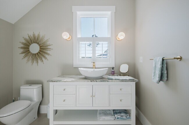 Building Photo - Stunning Custom Home in Palmetto Bluff