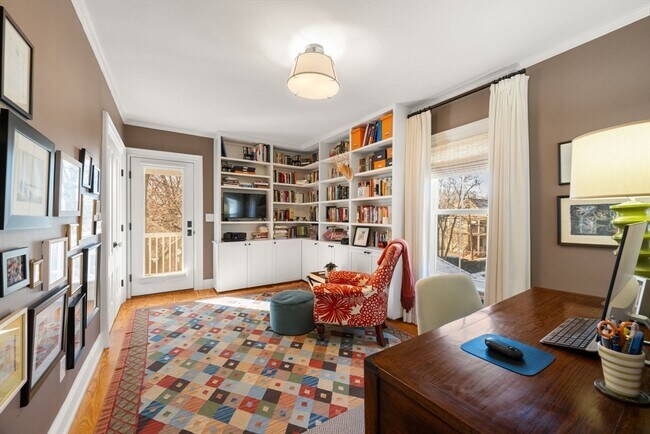 Building Photo - 40 Mead St