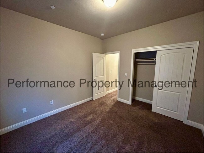 Building Photo - Stunning 4 Bed/2 Bath in Wasco w/ RBP & Se...