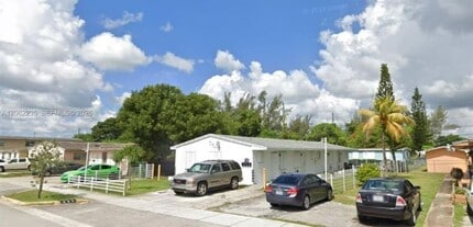 Building Photo - 1462 NW 2nd Ave